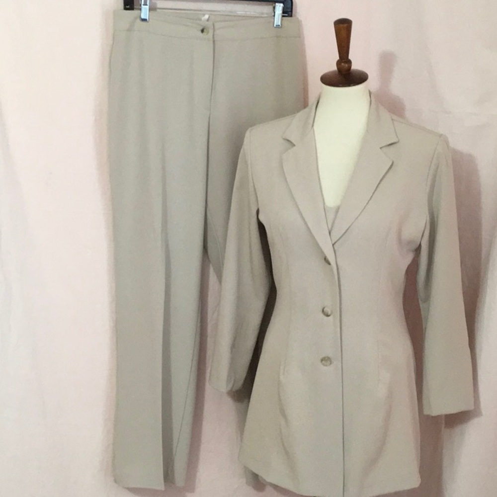 Alyn Paige 3 Pc. Suit